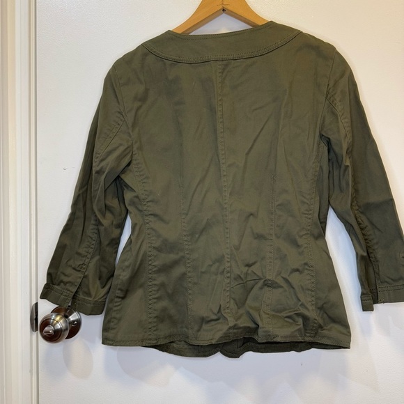 J. Jill Women’s Green Utility Jacket Three-Quarter Sleeves Size 6 - Picture 2 of 15